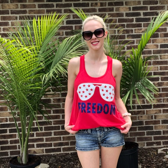 Freedom Patriotic Tank - Picture 3 of 8